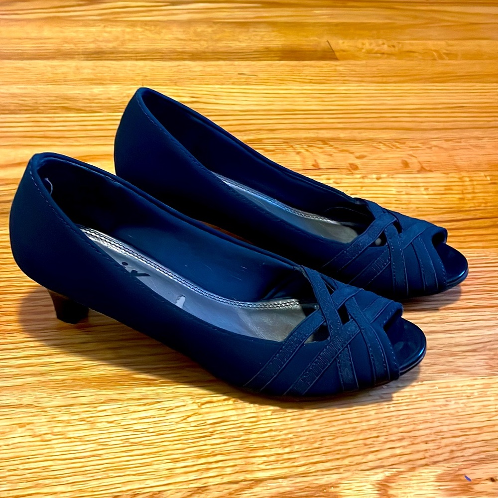 Navy heels